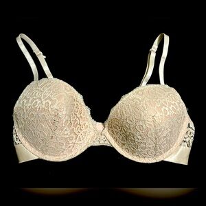 WOMENS BRA 34C    Like new!!